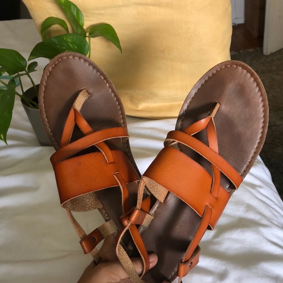 Universal Thread Leather Sandals - Picture 2 of 4